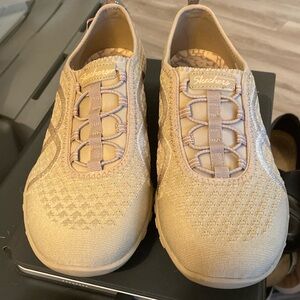 Skechers Relaxed Fit Breathe Easy Fortune Knit Womens Bungee Sneakers